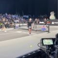 Steffi Graf, Andre Agassi & John McEnroe spielen Pickleball